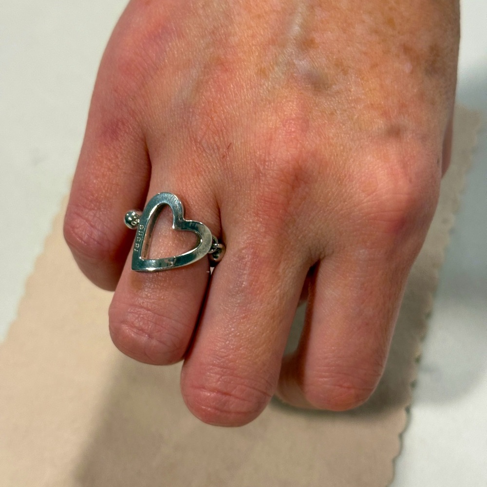 Gucci toggle logo heart ring silver sz.13